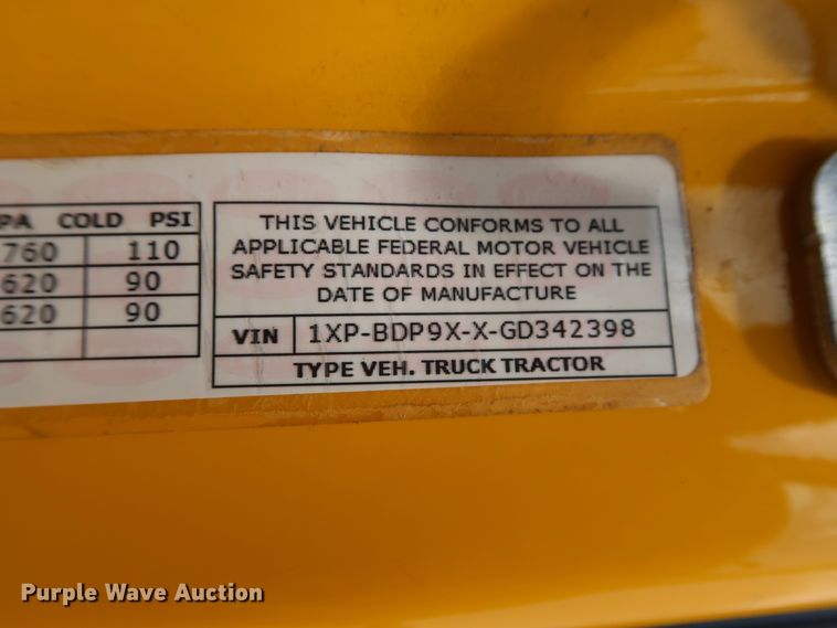 image for item HA9116 2016 Peterbilt 579  semi truck