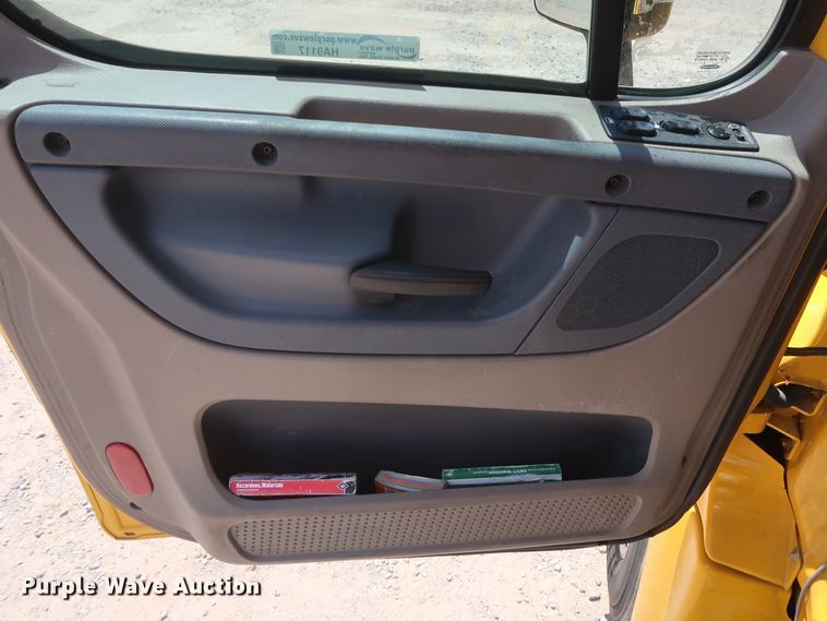 image for item HA9117 2017 Freightliner Cascadia 125  semi truck