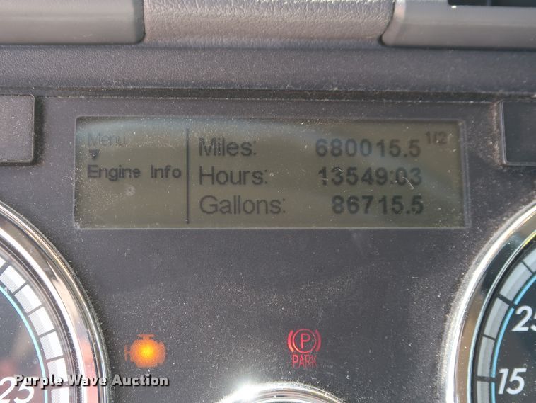 image for item HA9117 2017 Freightliner Cascadia 125  semi truck