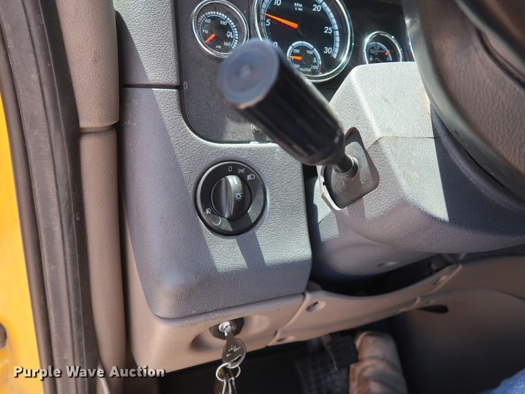 image for item HA9117 2017 Freightliner Cascadia 125  semi truck