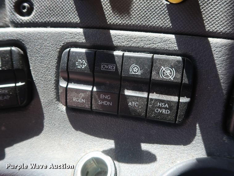 image for item HA9117 2017 Freightliner Cascadia 125  semi truck