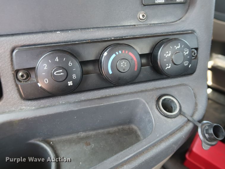 image for item HA9117 2017 Freightliner Cascadia 125  semi truck