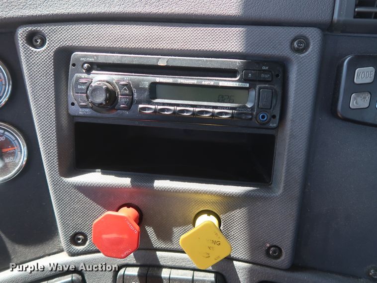 image for item HA9117 2017 Freightliner Cascadia 125  semi truck