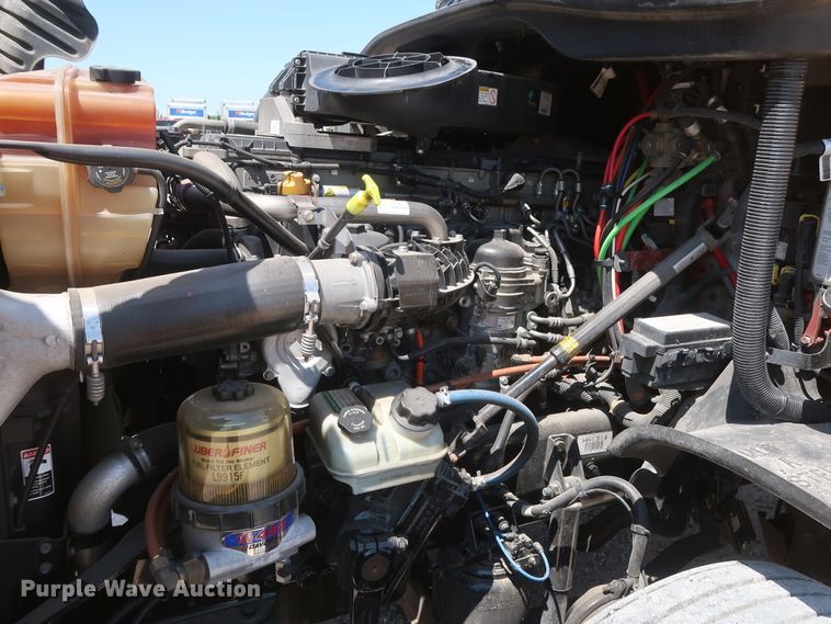 image for item HA9117 2017 Freightliner Cascadia 125  semi truck