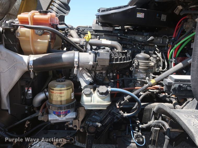 image for item HA9117 2017 Freightliner Cascadia 125  semi truck