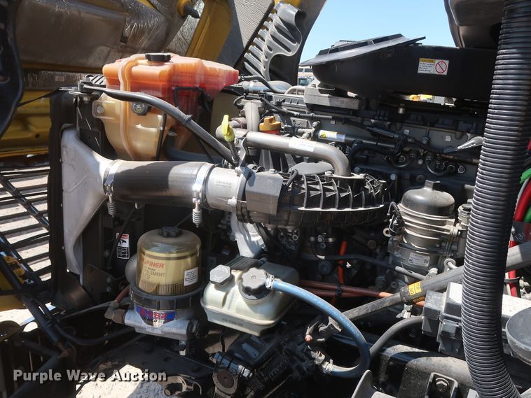 image for item HA9117 2017 Freightliner Cascadia 125  semi truck