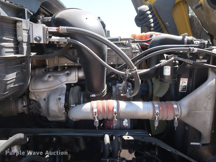 image for item HA9117 2017 Freightliner Cascadia 125  semi truck