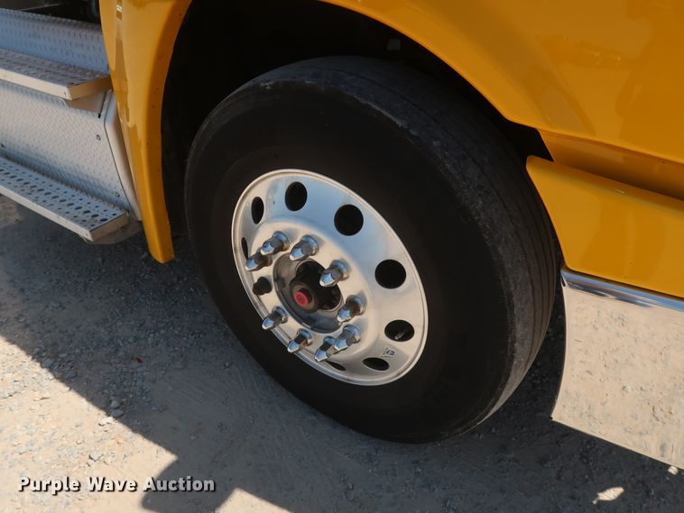 image for item HA9117 2017 Freightliner Cascadia 125  semi truck