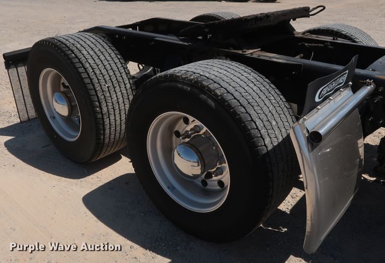 image for item HA9117 2017 Freightliner Cascadia 125  semi truck