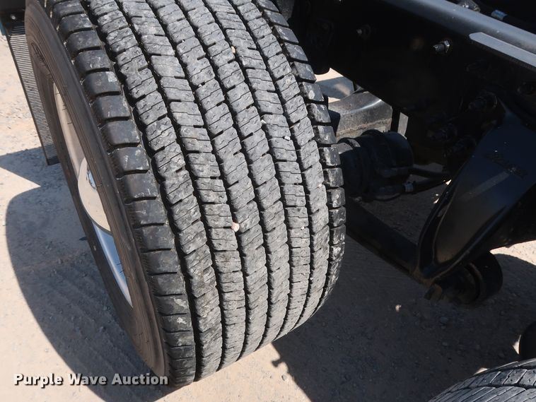 image for item HA9117 2017 Freightliner Cascadia 125  semi truck