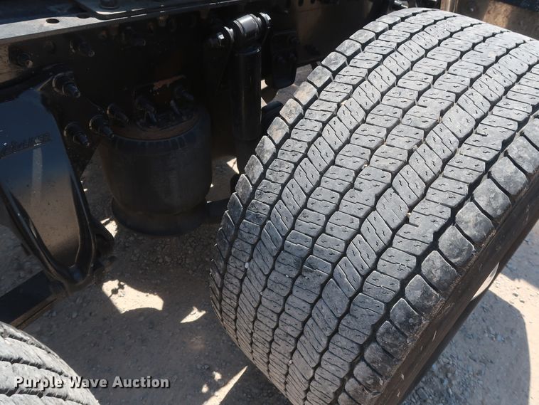 image for item HA9117 2017 Freightliner Cascadia 125  semi truck