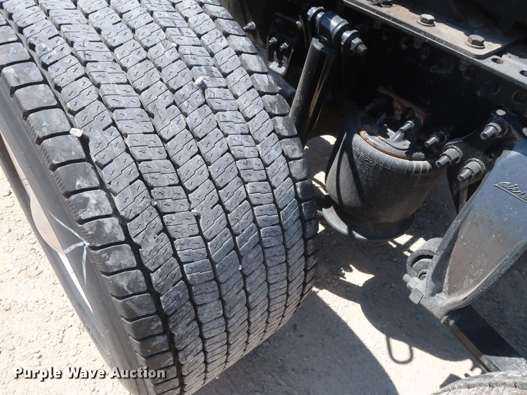 image for item HA9117 2017 Freightliner Cascadia 125  semi truck