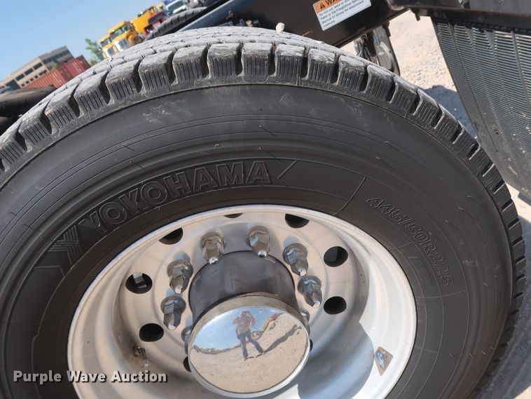 image for item HA9117 2017 Freightliner Cascadia 125  semi truck