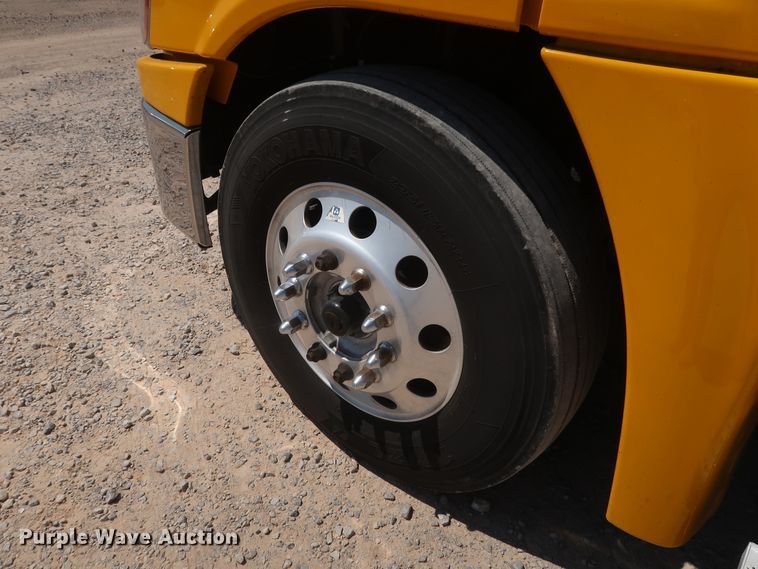 image for item HA9117 2017 Freightliner Cascadia 125  semi truck