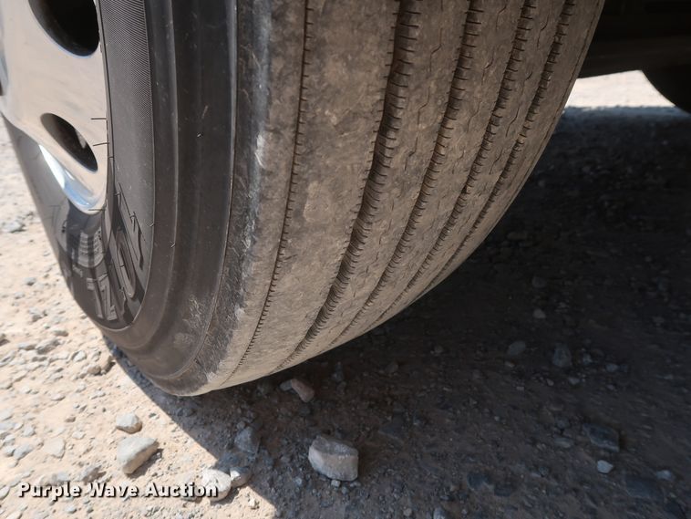 image for item HA9117 2017 Freightliner Cascadia 125  semi truck