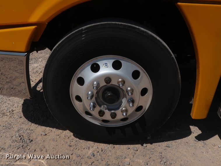 image for item HA9117 2017 Freightliner Cascadia 125  semi truck