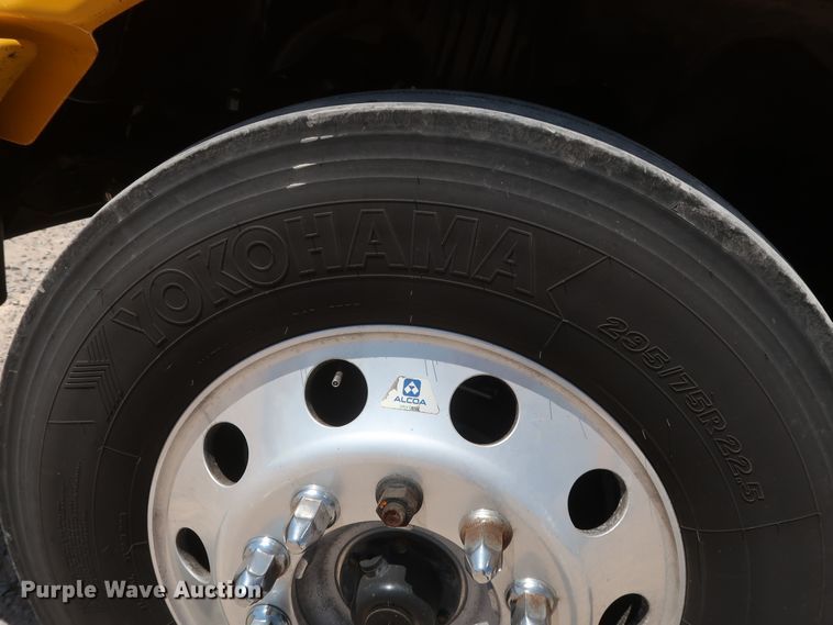 image for item HA9117 2017 Freightliner Cascadia 125  semi truck