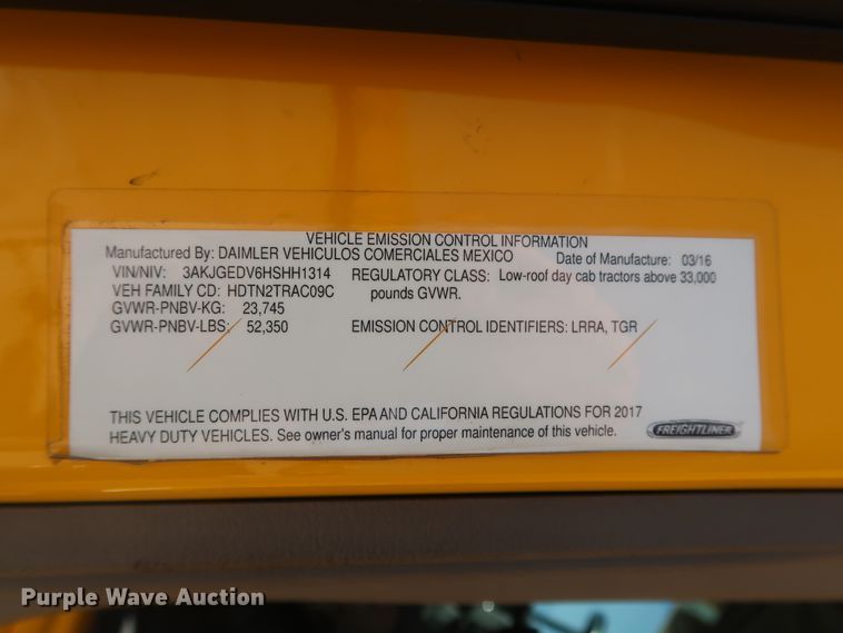 image for item HA9117 2017 Freightliner Cascadia 125  semi truck