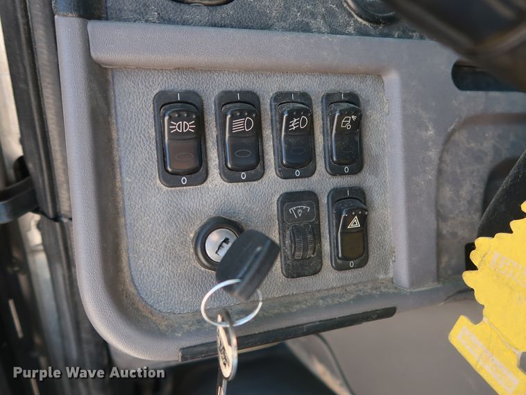 image for item HA9118 2015 Peterbilt 388  semi truck