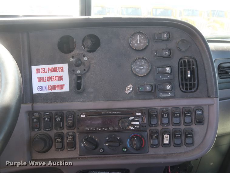 image for item HA9118 2015 Peterbilt 388  semi truck