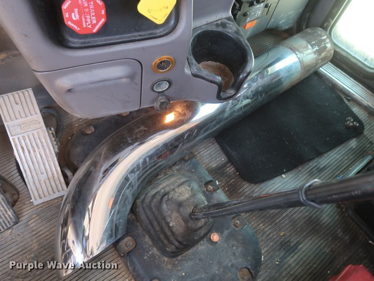 image for item HA9118 2015 Peterbilt 388  semi truck