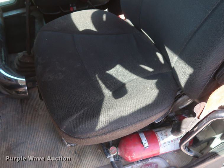 image for item HA9118 2015 Peterbilt 388  semi truck