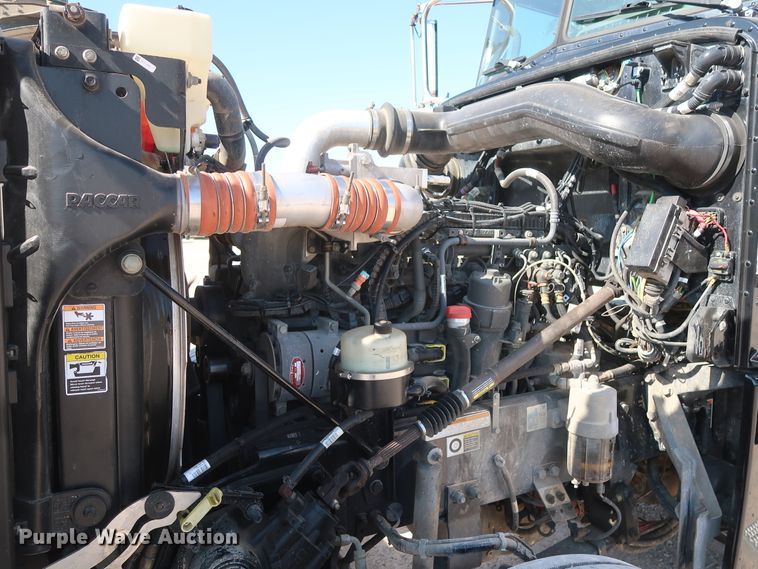 image for item HA9118 2015 Peterbilt 388  semi truck