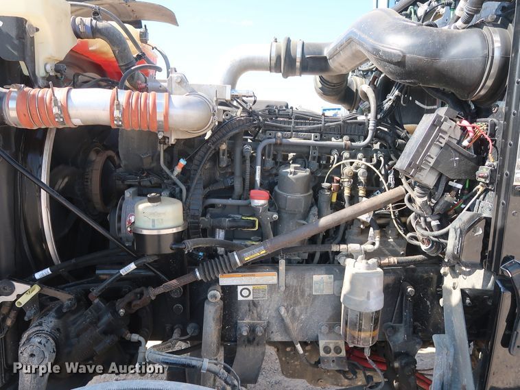 image for item HA9118 2015 Peterbilt 388  semi truck