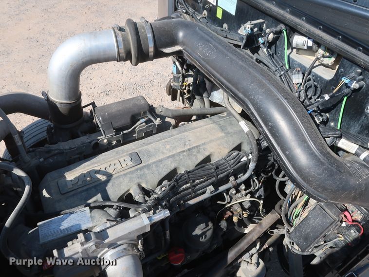 image for item HA9118 2015 Peterbilt 388  semi truck