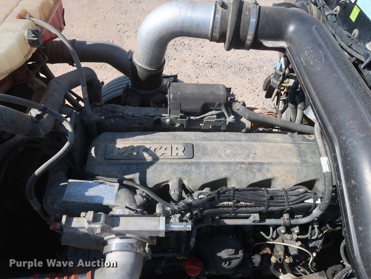 image for item HA9118 2015 Peterbilt 388  semi truck