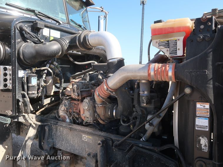 image for item HA9118 2015 Peterbilt 388  semi truck