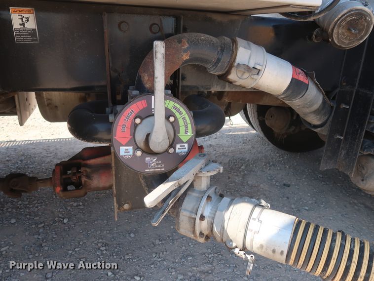 image for item HA9118 2015 Peterbilt 388  semi truck