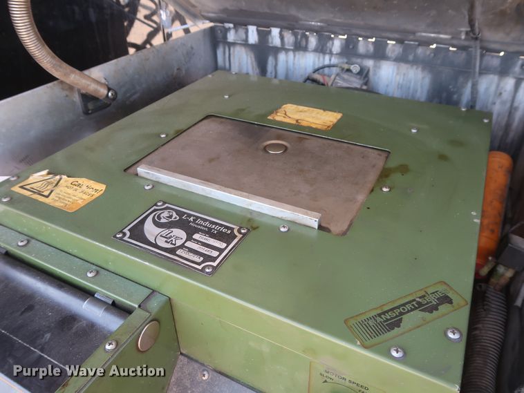 image for item HA9118 2015 Peterbilt 388  semi truck