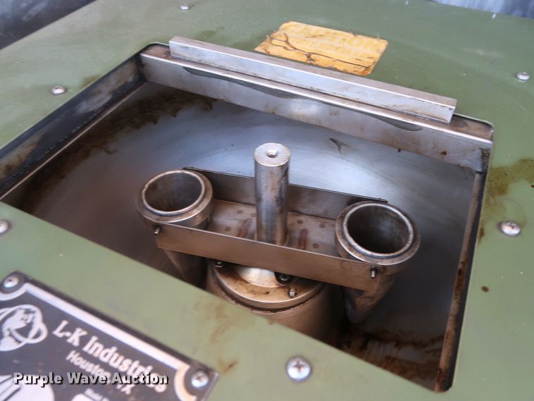 image for item HA9118 2015 Peterbilt 388  semi truck