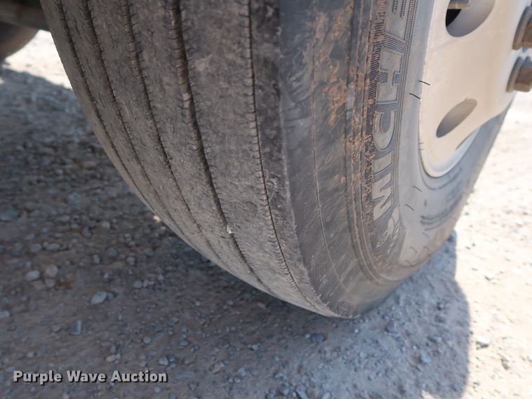 image for item HA9118 2015 Peterbilt 388  semi truck