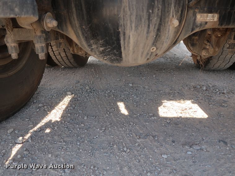 image for item HA9118 2015 Peterbilt 388  semi truck