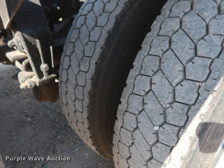 image for item HA9118 2015 Peterbilt 388  semi truck