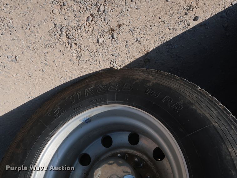 image for item HA9118 2015 Peterbilt 388  semi truck