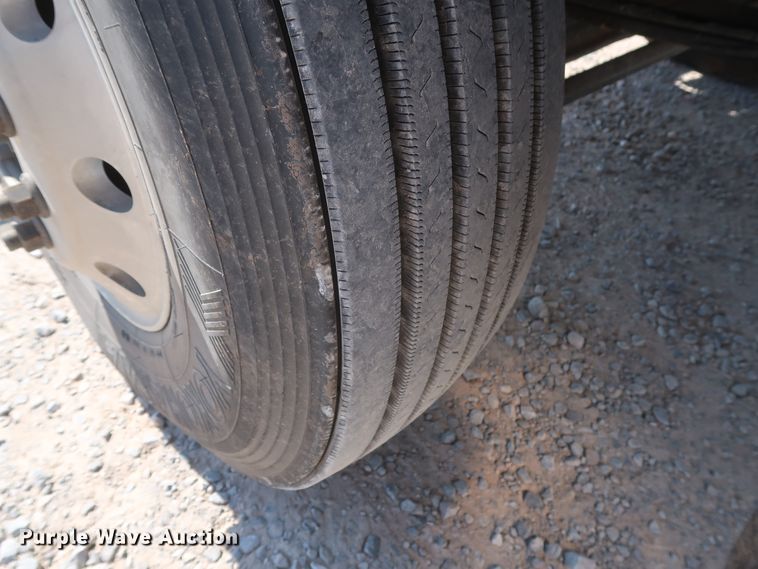 image for item HA9118 2015 Peterbilt 388  semi truck