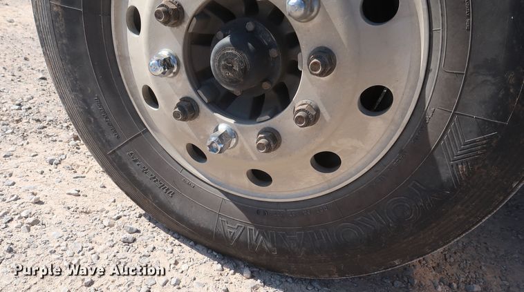 image for item HA9118 2015 Peterbilt 388  semi truck