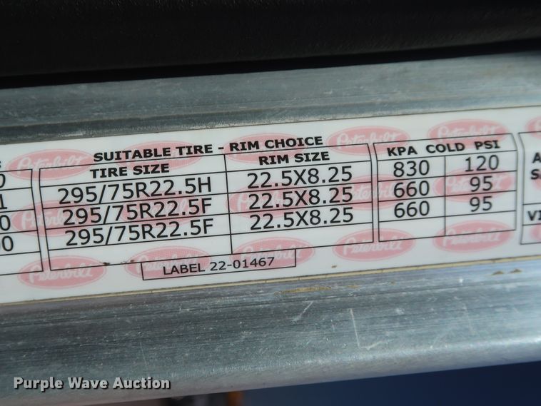 image for item HA9118 2015 Peterbilt 388  semi truck