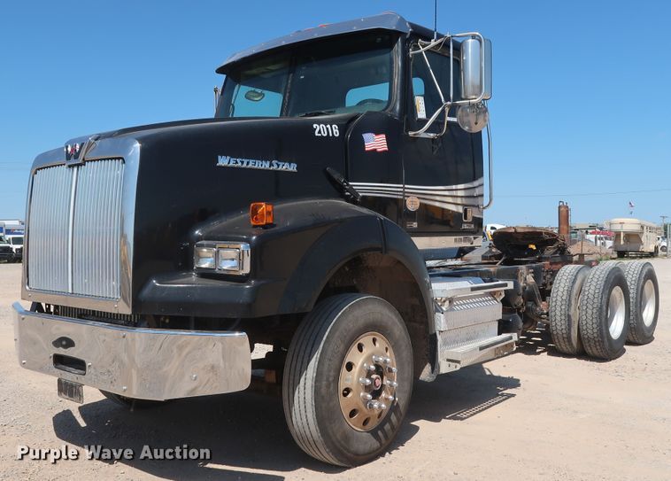 image for item HA9119 2014 Western Star 4900SB  semi truck