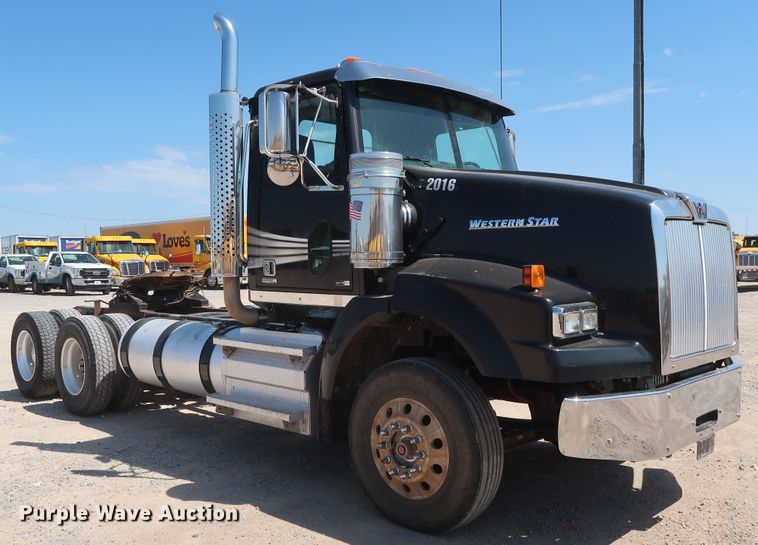 image for item HA9119 2014 Western Star 4900SB  semi truck