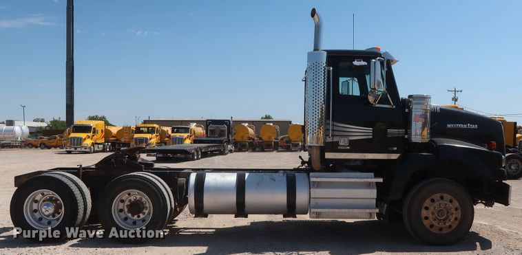 image for item HA9119 2014 Western Star 4900SB  semi truck