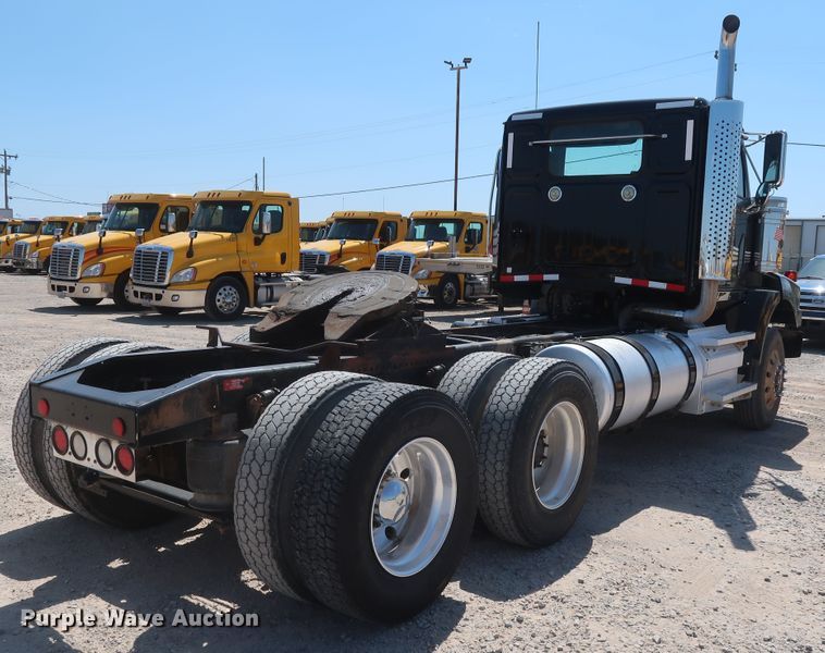 image for item HA9119 2014 Western Star 4900SB  semi truck