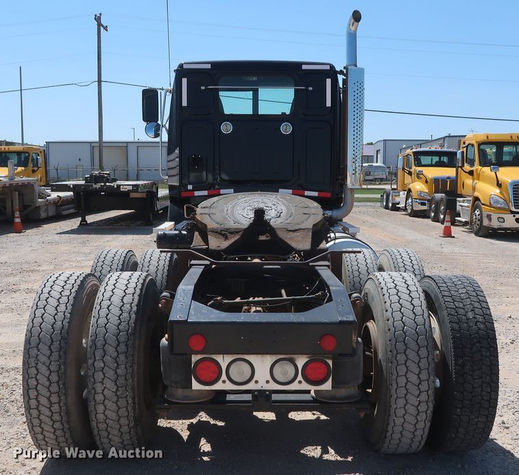 image for item HA9119 2014 Western Star 4900SB  semi truck