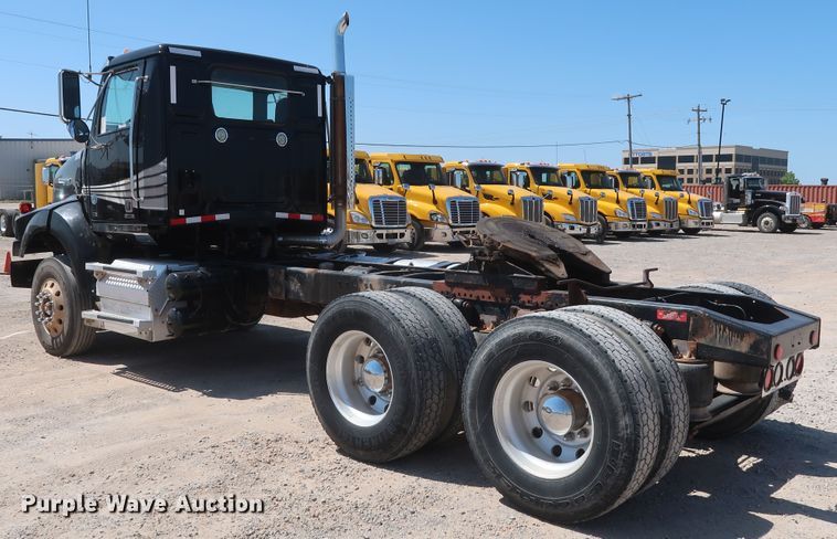 image for item HA9119 2014 Western Star 4900SB  semi truck