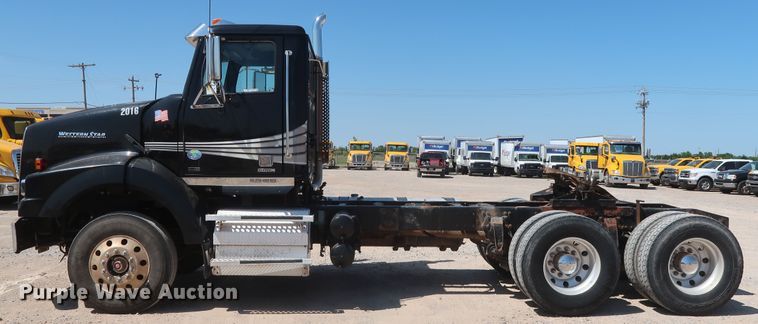 image for item HA9119 2014 Western Star 4900SB  semi truck