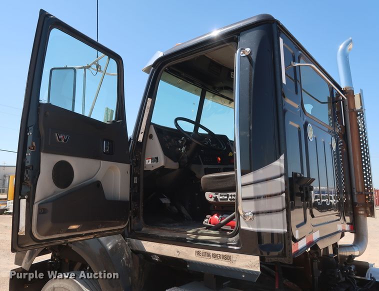 image for item HA9119 2014 Western Star 4900SB  semi truck