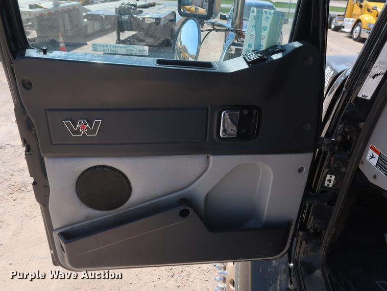 image for item HA9119 2014 Western Star 4900SB  semi truck